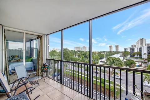 3375 N Country Club Dr # 404, Aventura FL 33180