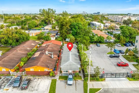 135 SE 5th St, Hallandale Beach FL 33009