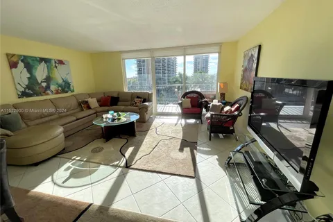 2030 S Ocean Dr # 327, Hallandale Beach FL 33009