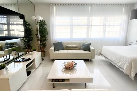 100 Lincoln Rd # 906, Miami Beach FL 33139