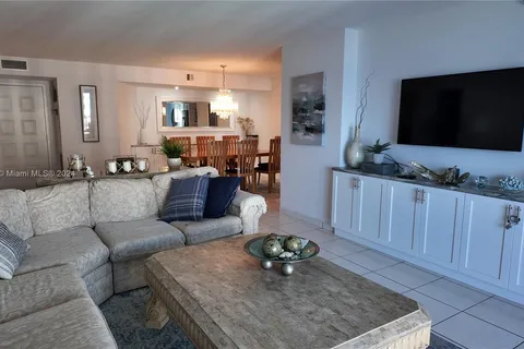 1201 S Ocean Dr # 1903S, Hollywood FL 33019