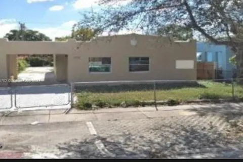 1770 NW 44th St, Miami FL 33142