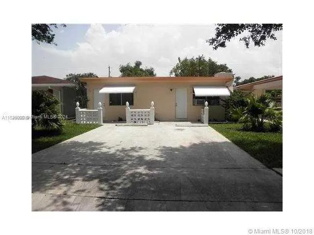 5636 Hayes St, Hollywood FL 33021