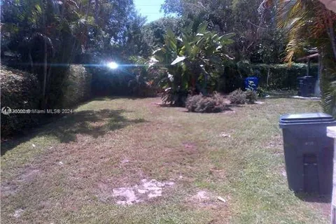 5636 Hayes St, Hollywood FL 33021