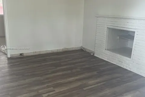 5636 Hayes St, Hollywood FL 33021