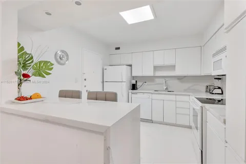 5161 Collins Ave # 410, Miami Beach FL 33140