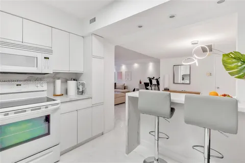 5161 Collins Ave # 410, Miami Beach FL 33140