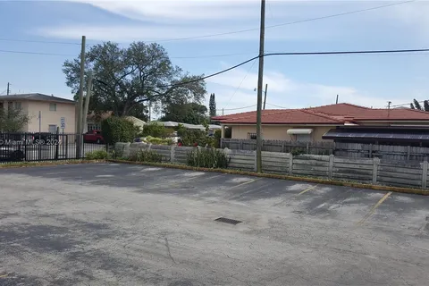 3420 NW 7th St, Miami FL 33125