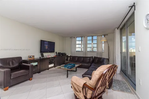 1833 S Ocean Dr # 1501, Hallandale Beach FL 33009