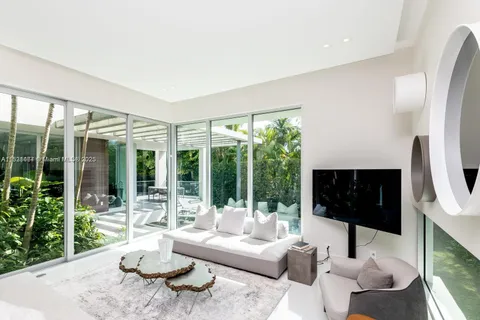 320 W Heather Dr, Key Biscayne FL 33149