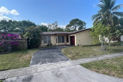 12020 NW 34th Pl, Sunrise FL 33323