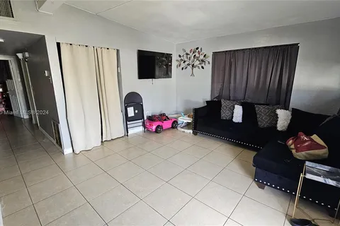 272 NW 30th Ter, Fort Lauderdale FL 33311