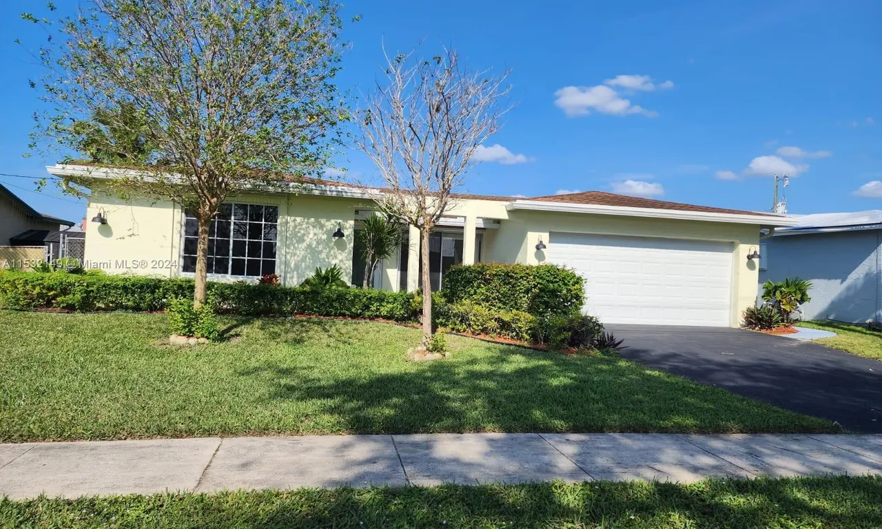 10551 Sunset Strip, Sunrise FL 33322