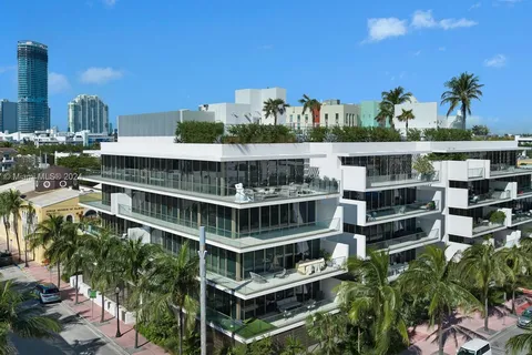 300 Collins Ave # 4C, Miami Beach FL 33139