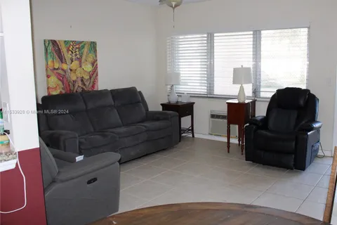 900 SW 11th Ave # 5C, Hallandale Beach FL 33009