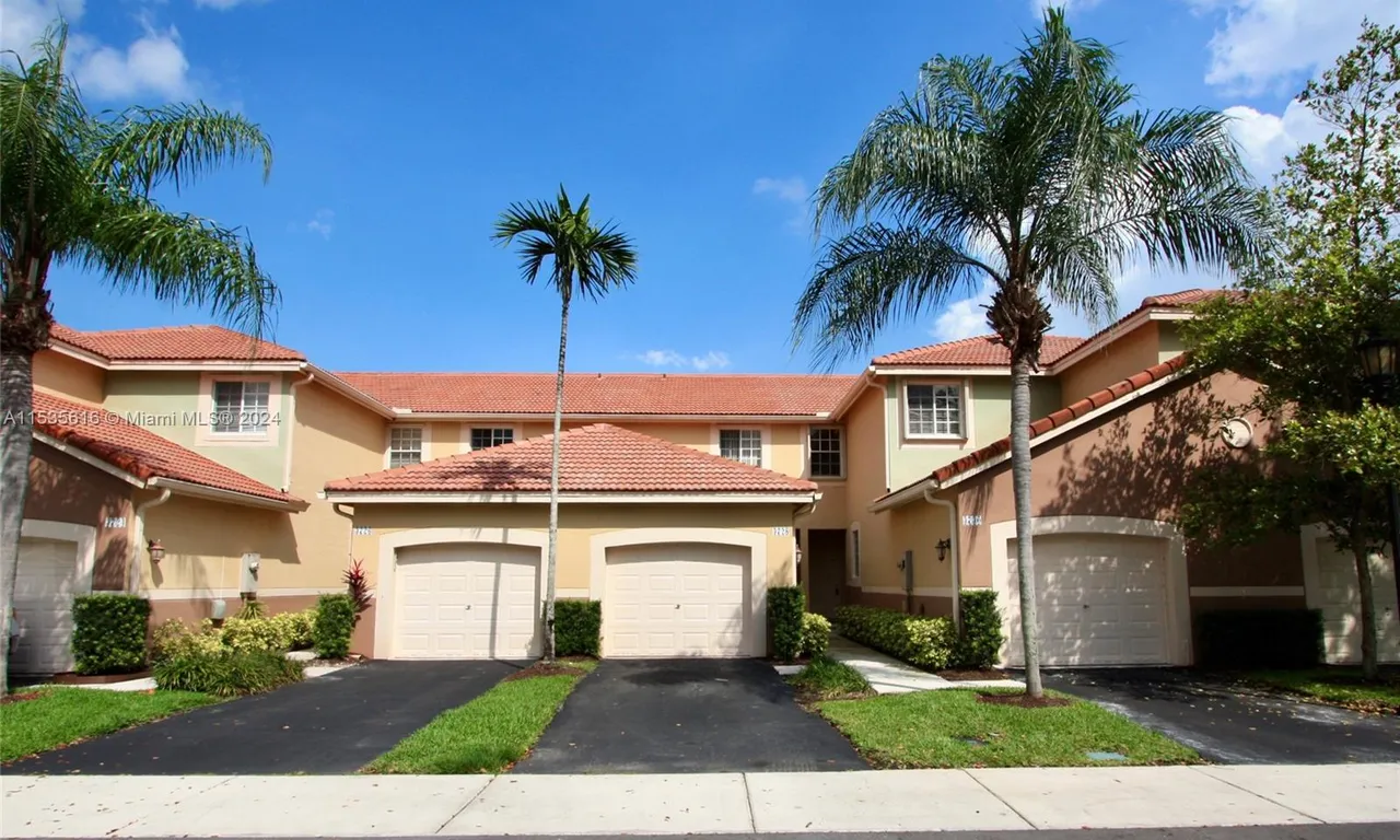 3728 San Simeon Cir, Weston FL 33331