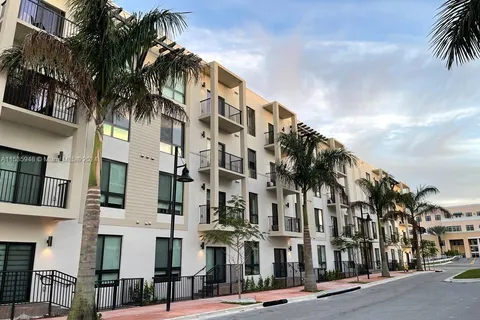 8265 NW 41st St # 102, Doral FL 33166