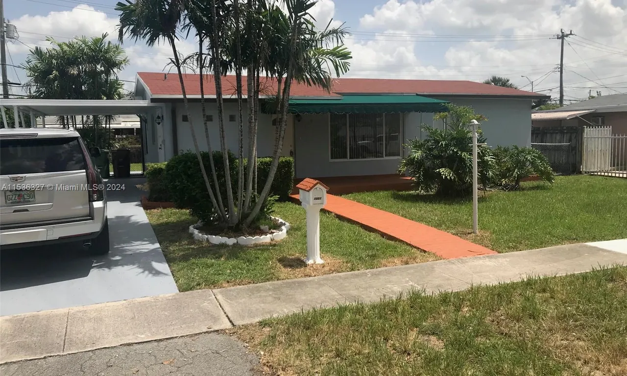 1221 W 62nd St, Hialeah FL 33012