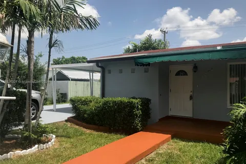 1221 W 62nd St, Hialeah FL 33012