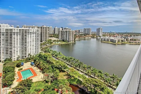 2801 NE 183rd St # 2208W, Aventura FL 33160