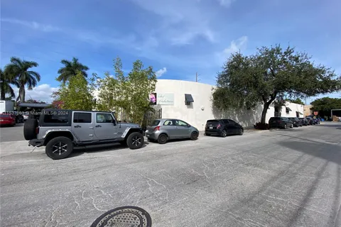 1515 NW 22nd St, Miami FL 33142