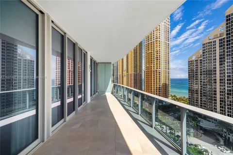 17550 Collins # 1604, Sunny Isles Beach FL 33160