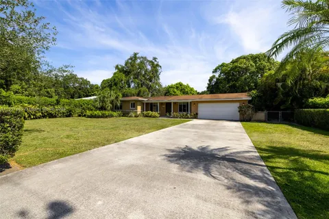 7470 SW 104th St, Pinecrest FL 33156