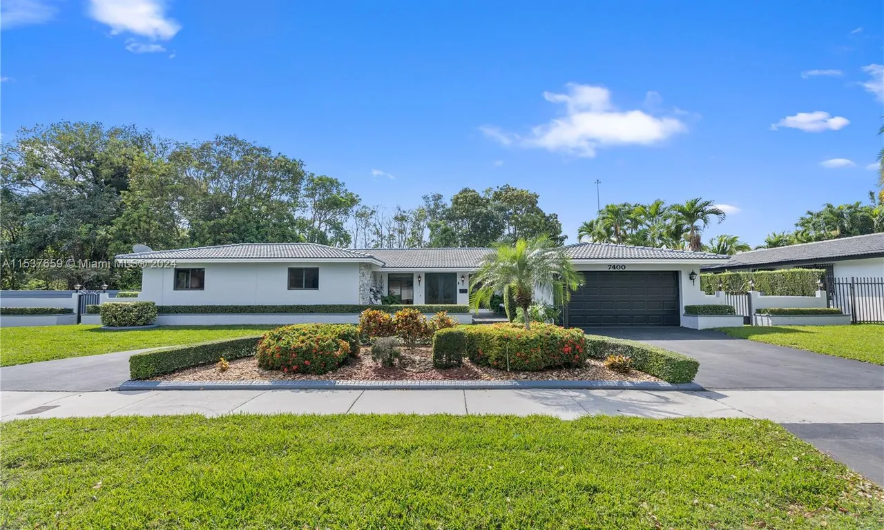 7400 Sabal Dr, Miami Lakes FL 33014