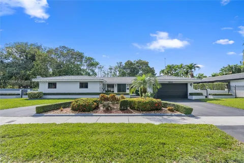 7400 Sabal Dr, Miami Lakes FL 33014