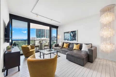 2201 Collins Ave # 814, Miami Beach FL 33139