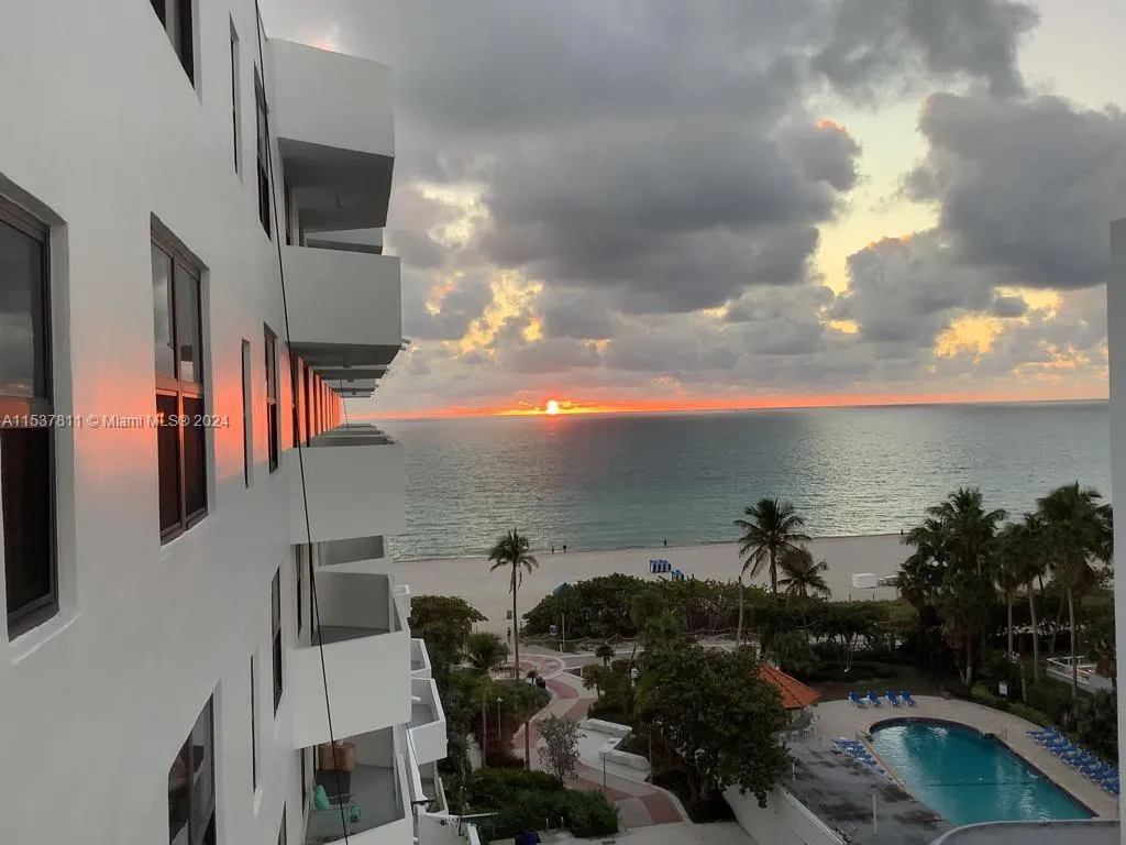 4301 Collins Ave # 902, Miami Beach FL 33140