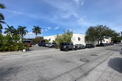 1515 NW 22nd St, Miami FL 33142