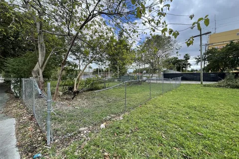 3929 Washington Ave, Miami FL 33133