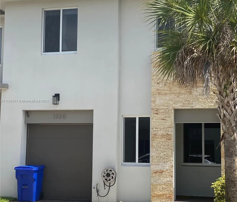 1320 Pioneer Way # 1320, Royal Palm Beach FL 33411