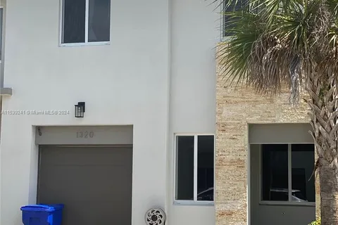 1320 Pioneer Way # 1320, Royal Palm Beach FL 33411