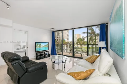 2101 S Ocean Dr # 204, Hollywood FL 33019