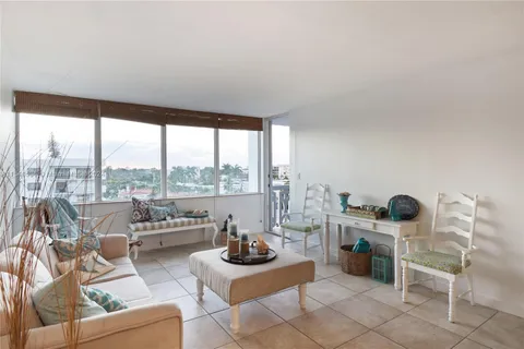 8233 Harding Ave # 506, Miami Beach FL 33141