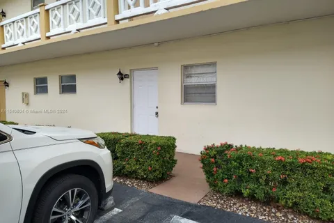 5111 W Oakland Park Blvd # 110, Lauderdale Lakes FL 33313