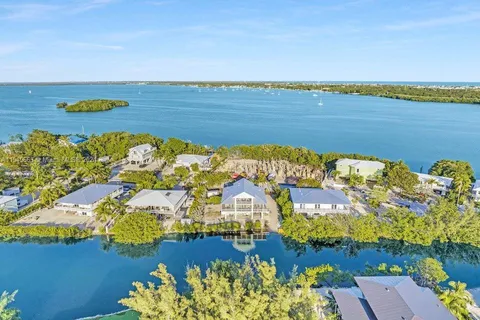 24 Mutiny, Key Largo FL 33037