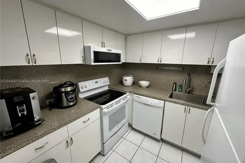 7441 Wayne Ave # 1C, Miami Beach FL 33141