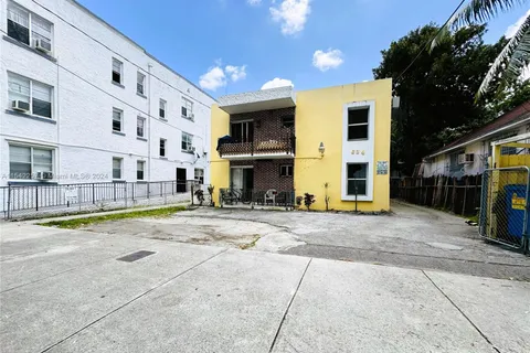 634 SW 2nd St, Miami FL 33130