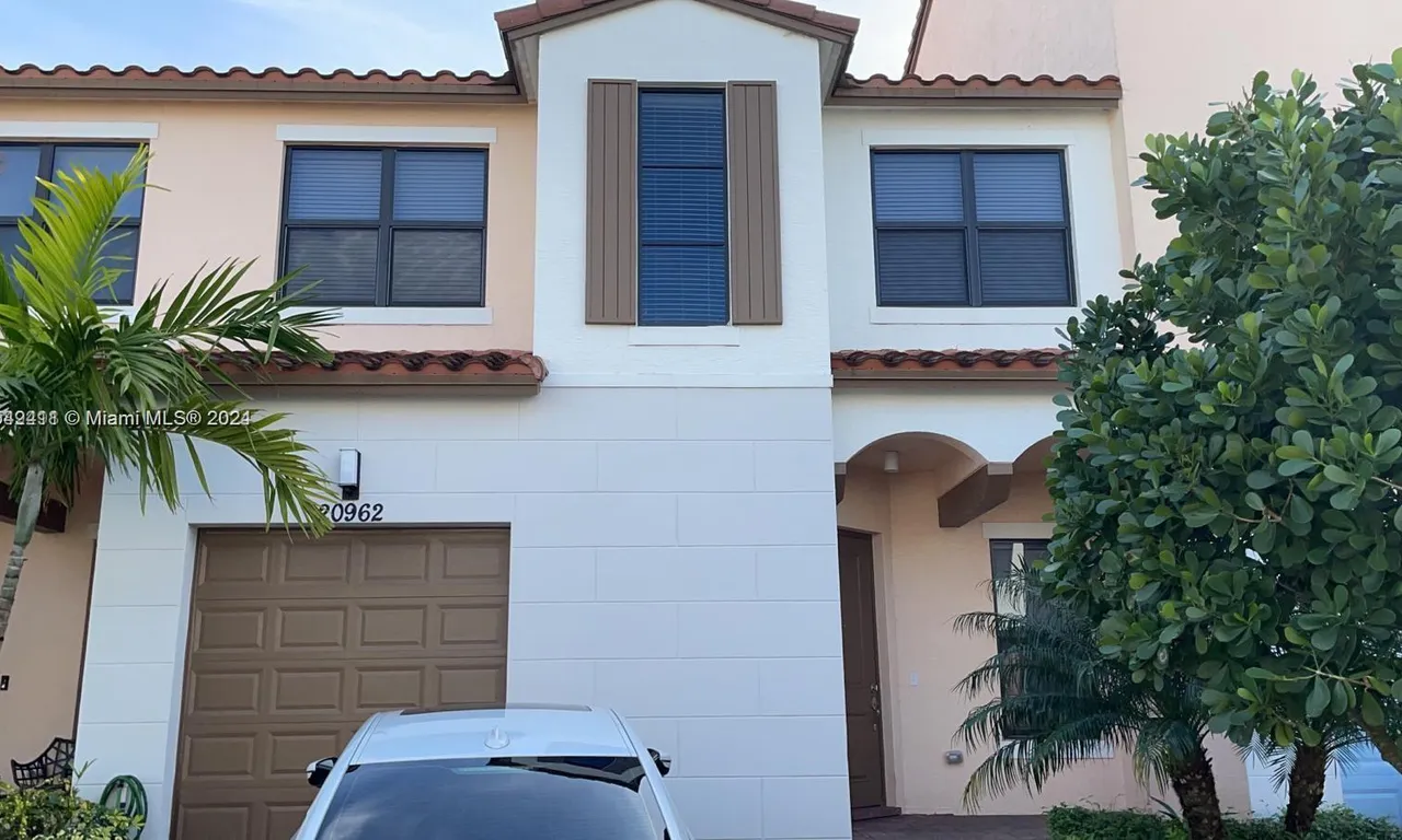 20962 NW 1st Dr, Pembroke Pines FL 33029