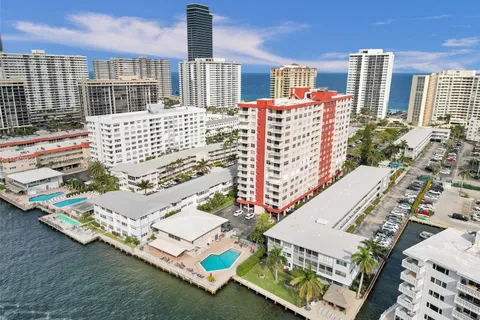 3177 S Ocean Dr # 108, Hallandale Beach FL 33009