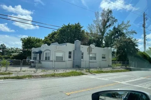 932 NW 70th St, Miami FL 33150