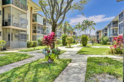 17050 NE 14th Ave # 202, North Miami Beach FL 33162