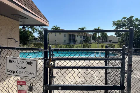 2106 Sherwood Forest Blvd # 17, West Palm Beach FL 33415