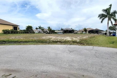 407 NW 39th Ave, Cape Coral FL 33993