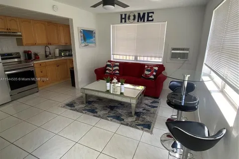 3210 Canal Dr # 8, Pompano Beach FL 33062