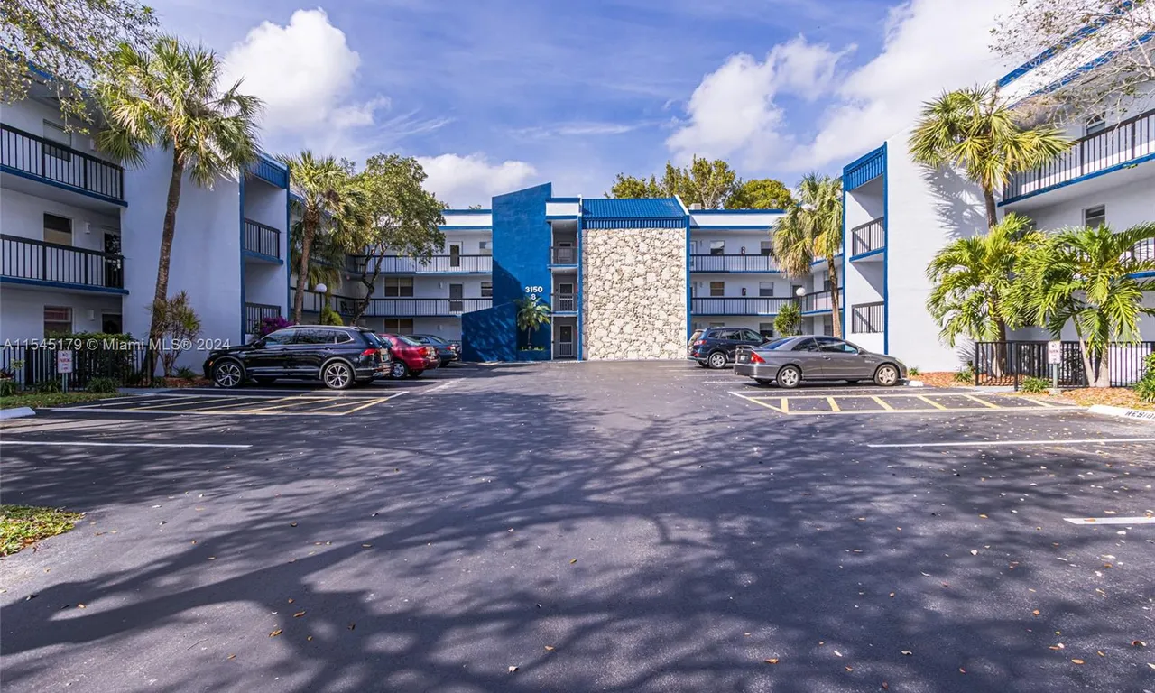 3150 Holiday Springs Blvd # 305, Margate FL 33063