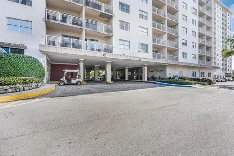 400 Kings Point Dr # 831, Sunny Isles Beach FL 33160